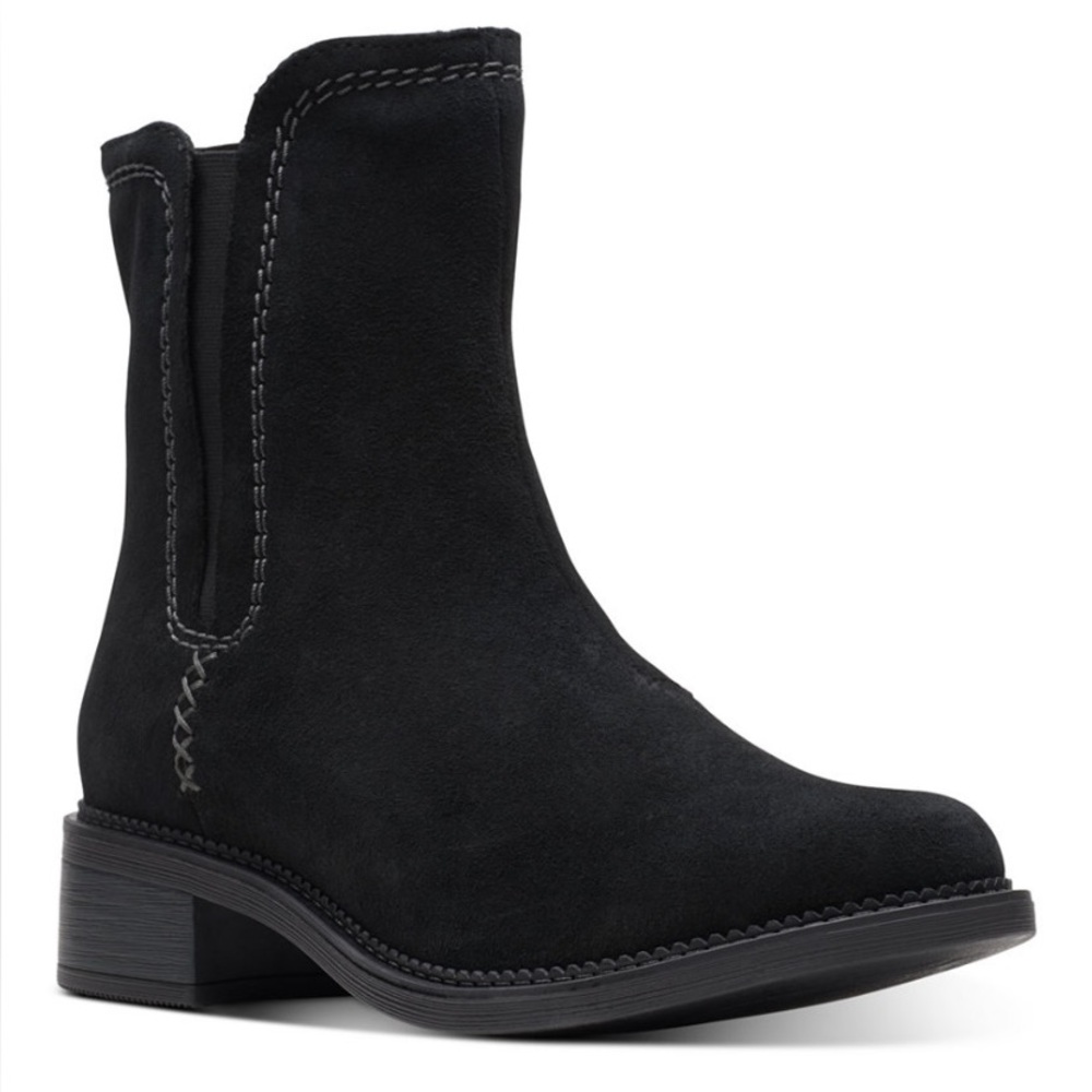 ✨LIKE NEW✨ Clark’s black suede GORGEOUS booties